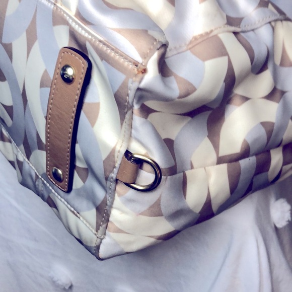 COACH Leather and Sateen Signature Audrey Chainlink Ivory Ivory Beige handbag. - Picture 12 of 16